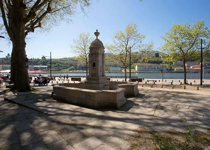 14º Esquadra — Cais Das Pedras Guest House OOporto
